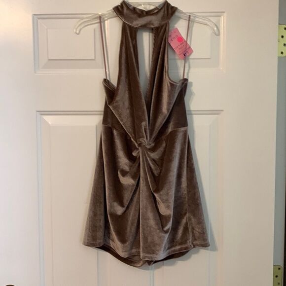 Taupe size large romper with a look of velvet - Picture 1 of 11